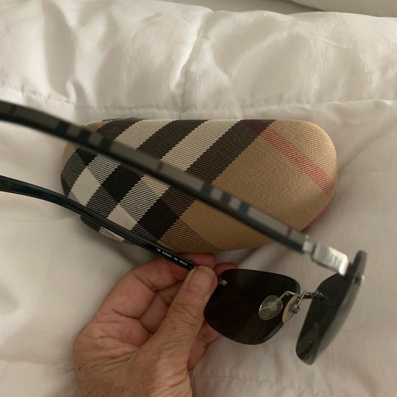 Burberry Rimless Sunglasses with case - Picture 3 of 14